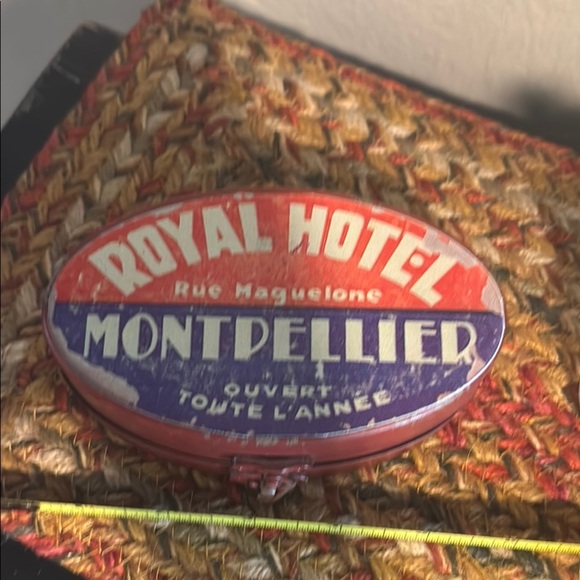 Vintage Red and Blue Decorative Box - Picture 11 of 13